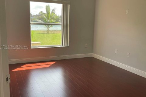 Casa en venta en Miami, Florida, 3 dormitorios, 141.77 m2 № 1362704 - foto 18