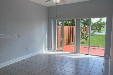 Casa en venta en Miami, Florida, 3 dormitorios, 141.77 m2 № 1362704 - foto 3