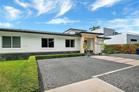 House in Miami, Florida 5 bedrooms, 357.49 sq.m. № 1367273 - photo 3