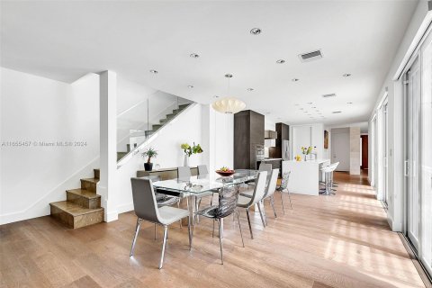 Villa ou maison à vendre à Miami, Floride: 5 chambres, 357.49 m2 № 1367273 - photo 20