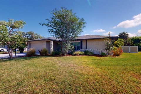 House in Port Charlotte, Florida 3 bedrooms, 188.87 sq.m. № 1369601 - photo 2