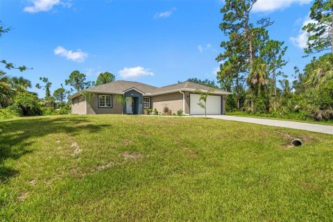 House in North Port, Florida 3 bedrooms, 132.48 sq.m. № 1108235 - photo 2