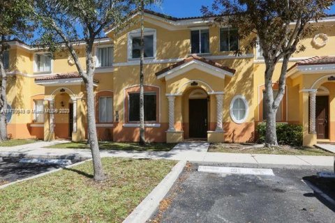 Townhouse in Homestead, Florida 3 bedrooms, 132.2 sq.m. № 650135 - photo 1