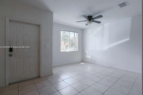 Adosado en venta en Homestead, Florida, 3 dormitorios, 132.2 m2 № 650135 - foto 2