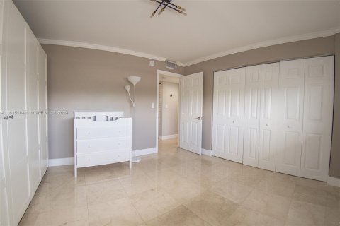 Copropriété à vendre à North Miami Beach, Floride: 2 chambres, 100.8 m2 № 1305458 - photo 17