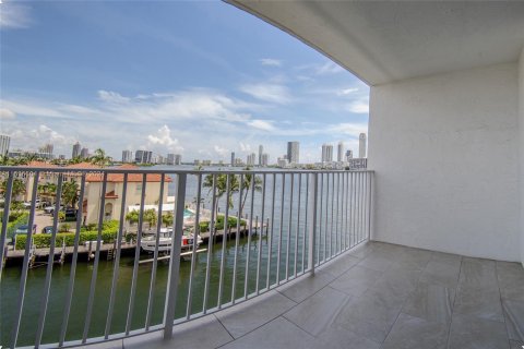 Copropriété à vendre à North Miami Beach, Floride: 2 chambres, 100.8 m2 № 1305458 - photo 30