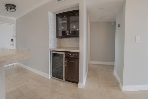 Condo in North Miami Beach, Florida, 2 bedrooms  № 1305458 - photo 5