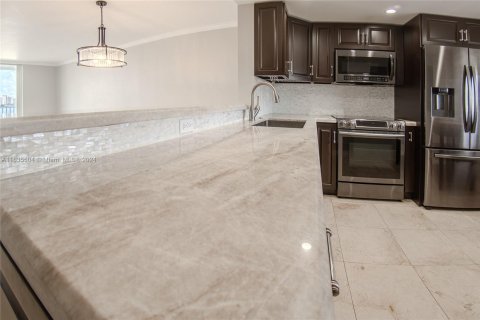 Copropriété à vendre à North Miami Beach, Floride: 2 chambres, 100.8 m2 № 1305458 - photo 3