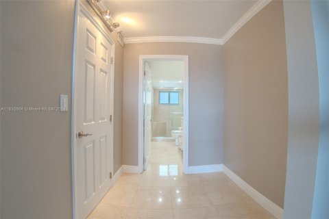 Copropriété à vendre à North Miami Beach, Floride: 2 chambres, 100.8 m2 № 1305458 - photo 14