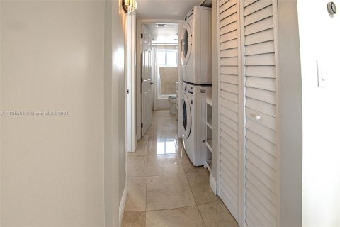 Copropriété à vendre à North Miami Beach, Floride: 2 chambres, 100.8 m2 № 1305458 - photo 9