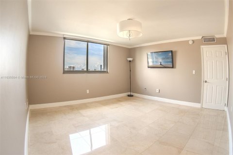 Copropriété à vendre à North Miami Beach, Floride: 2 chambres, 100.8 m2 № 1305458 - photo 13