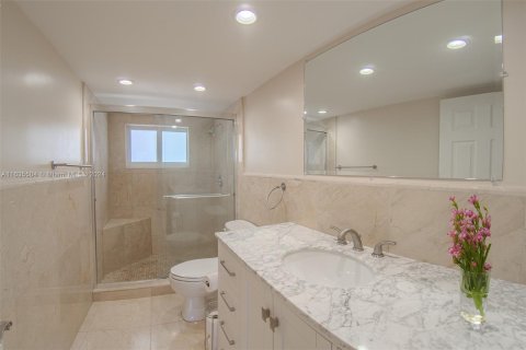 Condo in North Miami Beach, Florida, 2 bedrooms  № 1305458 - photo 15