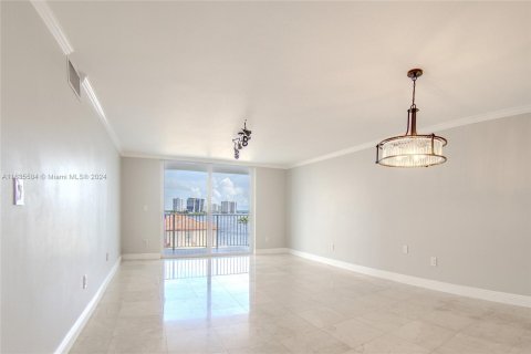 Condo in North Miami Beach, Florida, 2 bedrooms  № 1305458 - photo 7