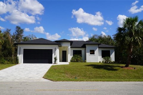 House in Port Charlotte, Florida 4 bedrooms, 192.03 sq.m. № 1424602 - photo 1