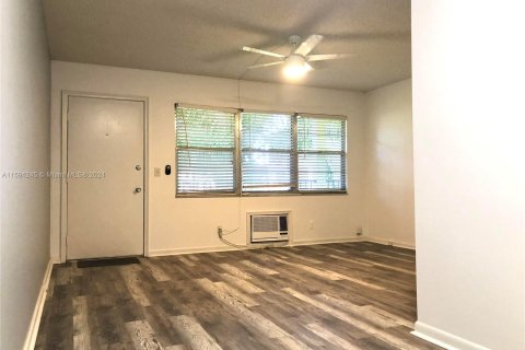 Condo in Pembroke Pines, Florida, 1 bedroom  № 1187966 - photo 6