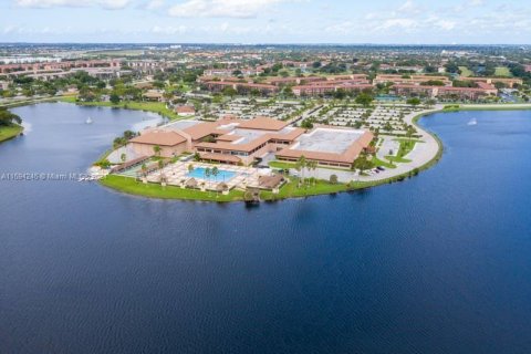 Copropriété à vendre à Pembroke Pines, Floride: 1 chambre, 63.64 m2 № 1187966 - photo 2