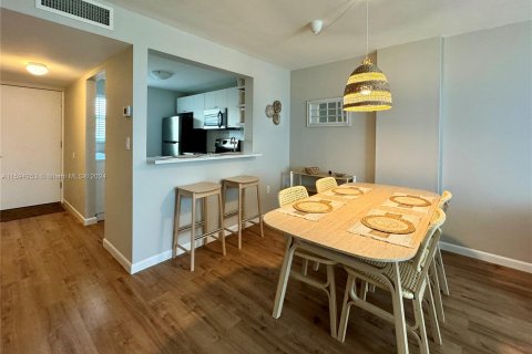 Condo in Miami Beach, Florida, 1 bedroom  № 1187968 - photo 5