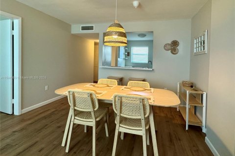 Condo in Miami Beach, Florida, 1 bedroom  № 1187968 - photo 10