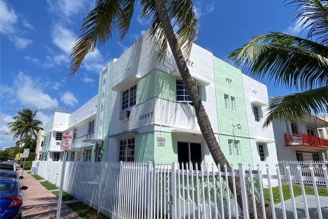 Propiedad comercial en venta en Miami Beach, Florida, 748.05 m2 № 1292458 - foto 17