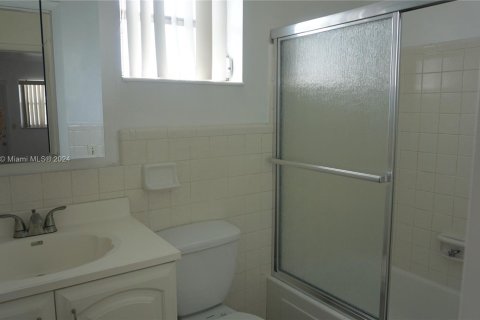 Condo in Hollywood, Florida, 1 bedroom  № 1160057 - photo 11