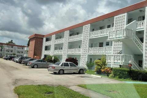 Condominio en venta en Lauderhill, Florida, 1 dormitorio, 67.82 m2 № 1160059 - foto 1