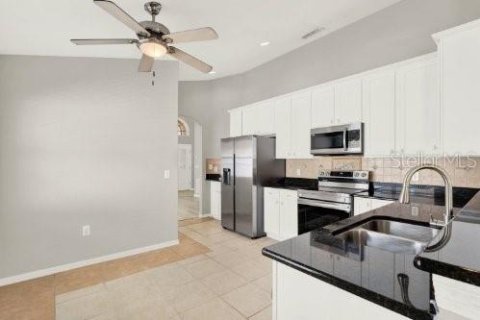 Casa en venta en Deltona, Florida, 4 dormitorios, 195.75 m2 № 1289872 - foto 10