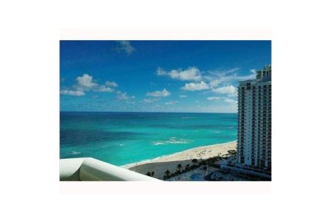 Condo in Sunny Isles Beach, Florida, 3 bedrooms  № 2060 - photo 17