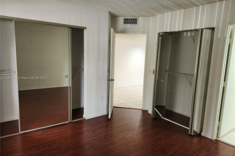 Copropriété à vendre à Pembroke Pines, Floride: 1 chambre № 1162488 - photo 20