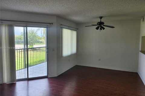 Condo in Pembroke Pines, Florida, 1 bedroom  № 1162488 - photo 10