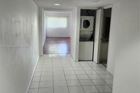 Condominio en venta en Pembroke Pines, Florida, 1 dormitorio № 1162488 - foto 2