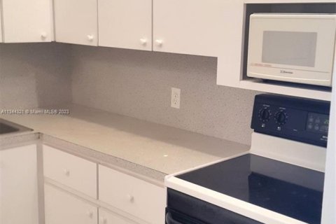 Condo in Aventura, Florida, 1 bedroom  № 327403 - photo 17