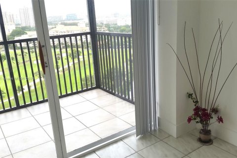 Condo in Aventura, Florida, 1 bedroom  № 327403 - photo 9