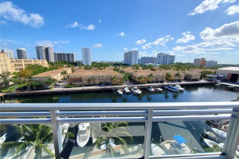 Condo in Aventura, Florida, 2 bedrooms  № 1234571 - photo 13