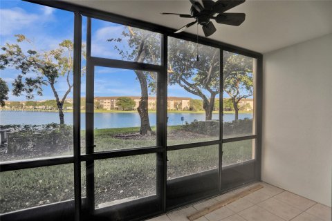 Condo in Pembroke Pines, Florida, 2 bedrooms  № 1393667 - photo 27