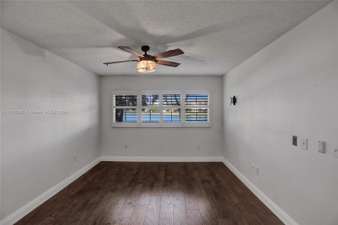 Condo in Pembroke Pines, Florida, 2 bedrooms  № 1393667 - photo 18