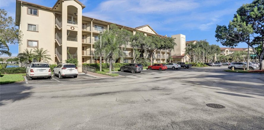 Condo in Pembroke Pines, Florida, 2 bedrooms  № 1393667