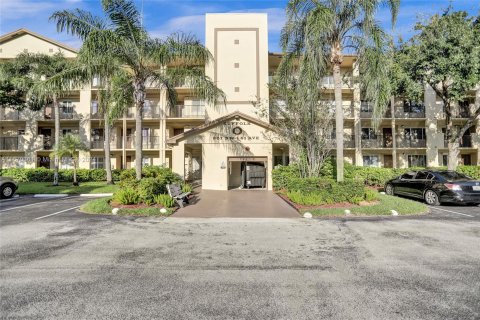 Condo in Pembroke Pines, Florida, 2 bedrooms  № 1393667 - photo 25