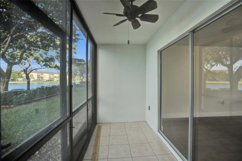 Condo in Pembroke Pines, Florida, 2 bedrooms  № 1393667 - photo 28