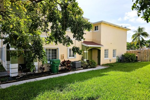 Touwnhouse à vendre à Cutler Bay, Floride: 3 chambres, 118.91 m2 № 1393668 - photo 1