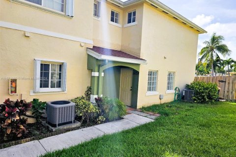 Touwnhouse à vendre à Cutler Bay, Floride: 3 chambres, 118.91 m2 № 1393668 - photo 6