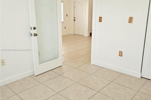 Touwnhouse à vendre à Cutler Bay, Floride: 3 chambres, 118.91 m2 № 1393668 - photo 11