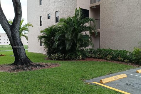 Condo in Sunrise, Florida, 2 bedrooms  № 1393669 - photo 15