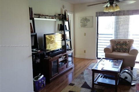 Condo in Sunrise, Florida, 2 bedrooms  № 1393669 - photo 9