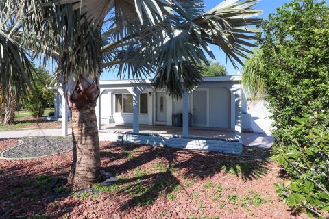 Villa ou maison à vendre à Port Charlotte, Floride: 3 chambres, 149.39 m2 № 1110260 - photo 3