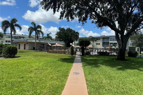 Condominio en venta en Lauderhill, Florida, 1 dormitorio, 63.17 m2 № 1189959 - foto 20