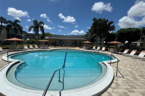 Condominio en venta en Lauderhill, Florida, 1 dormitorio, 63.17 m2 № 1189959 - foto 17