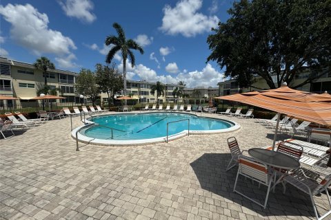 Condominio en venta en Lauderhill, Florida, 1 dormitorio, 63.17 m2 № 1189959 - foto 16