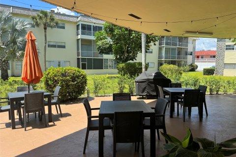 Condominio en venta en Lauderhill, Florida, 1 dormitorio, 63.17 m2 № 1189959 - foto 24