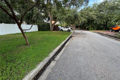 Terreno en venta en Tampa, Florida № 1365223 - foto 8