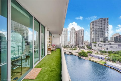 Condominio en venta en Miami, Florida, 2 dormitorios, 104.14 m2 № 1428142 - foto 1